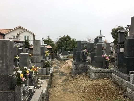 実相院墓苑