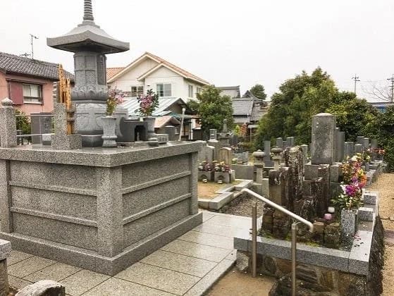 実相院墓苑