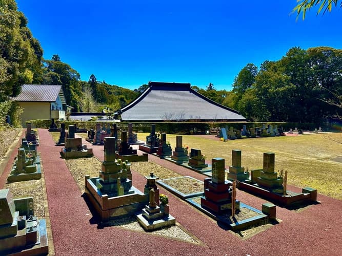 東昌寺墓苑