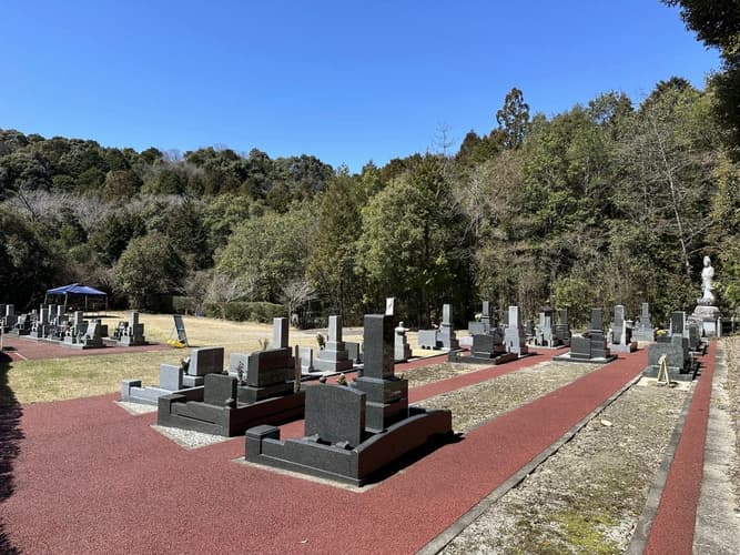 東昌寺墓苑