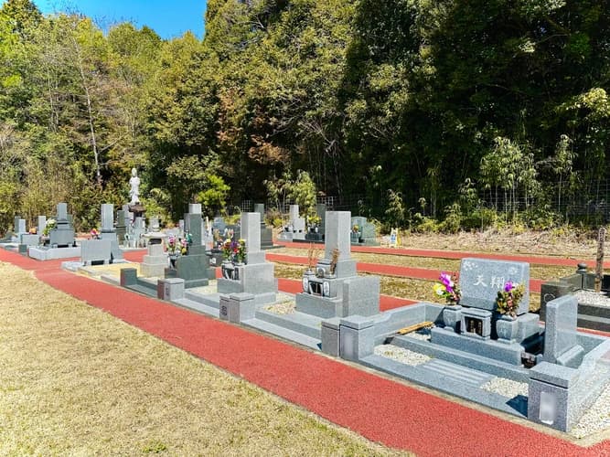 東昌寺墓苑