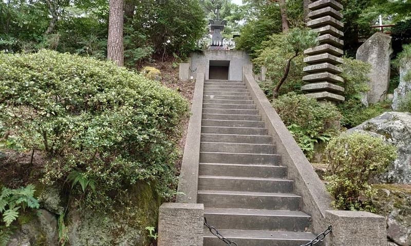 永安寺「宝篋印塔」