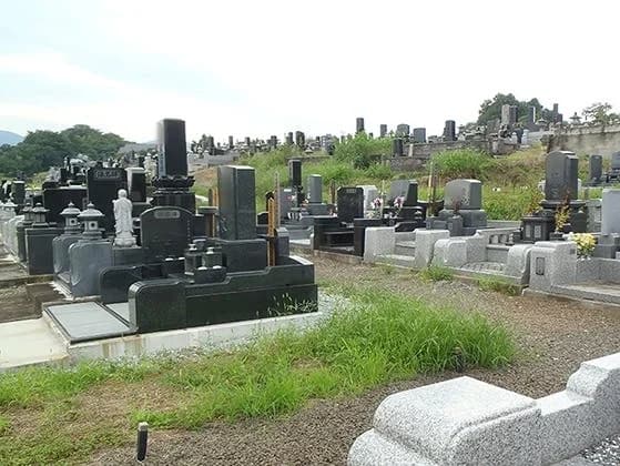 長袋共同墓地