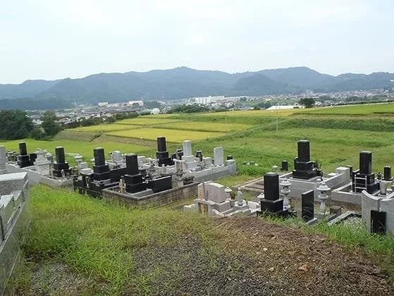 長袋共同墓地