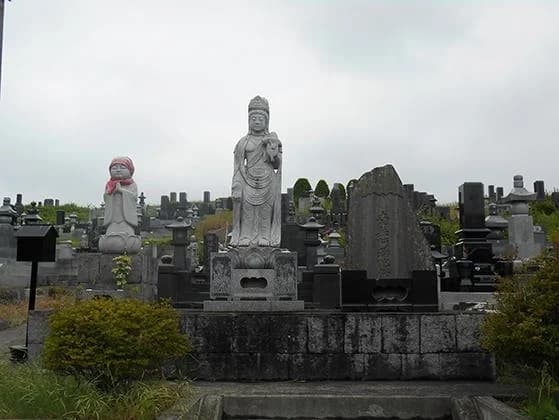 深谷共葬墓地