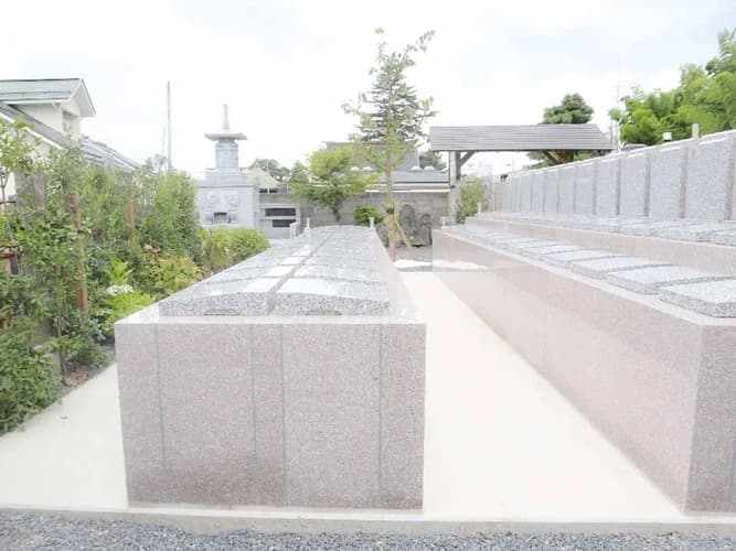 樹木葬「桜苑」永代供養塔「法爾苑」