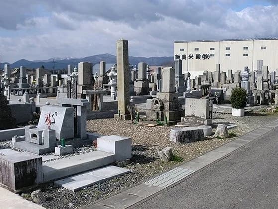 地の岡墓地
