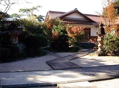 新奥ノ谷墓地