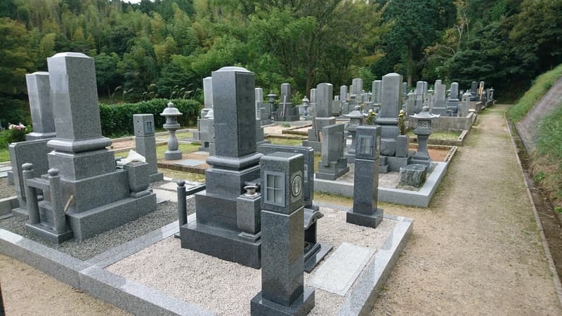 新奥ノ谷墓地