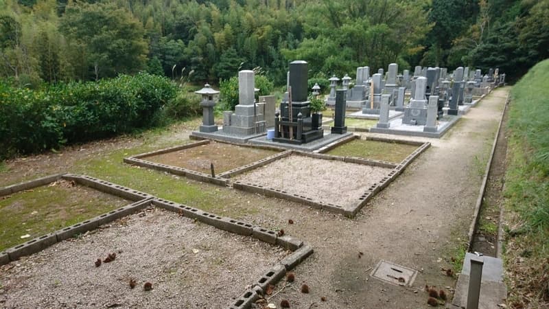 新奥ノ谷墓地