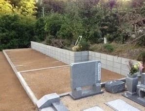 山地墓地