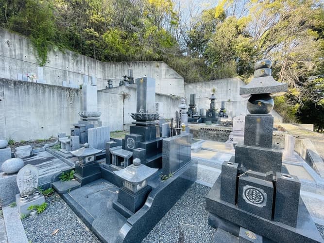 粒江墓地