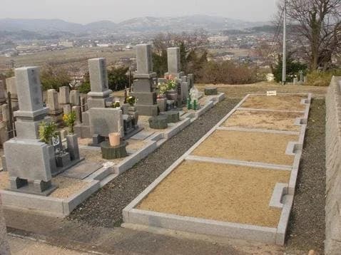 白銀山墓地