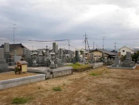 実際寺墓地