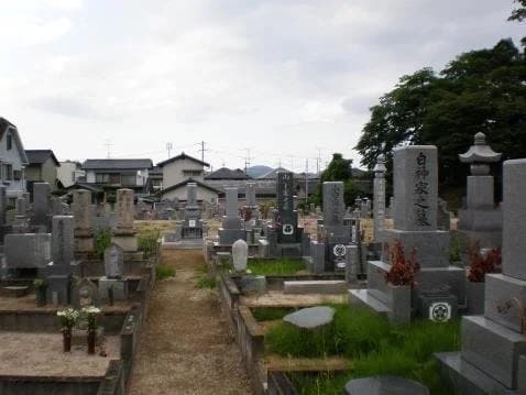 実際寺墓地