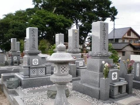 実際寺墓地