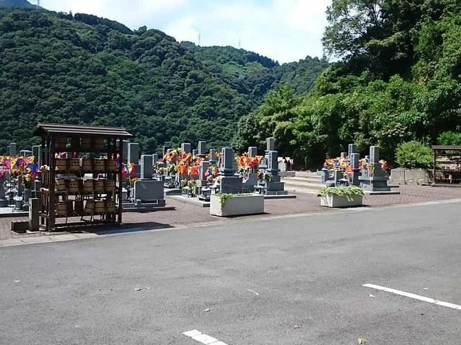 石内墓苑