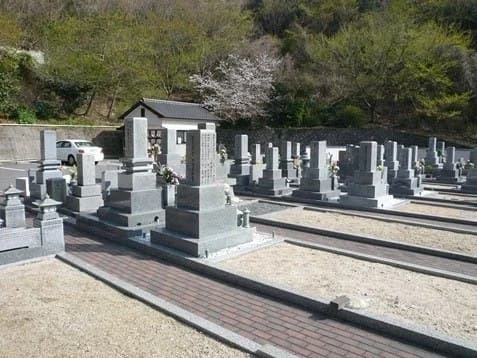 石内墓苑