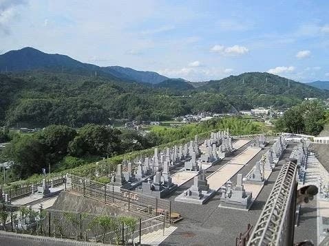 石内中央墓苑