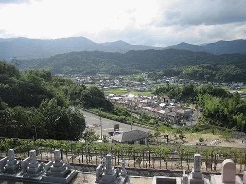 石内中央墓苑