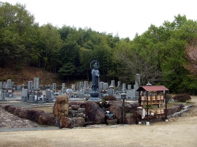 奥之院霊園