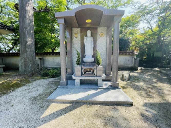 順教寺墓苑