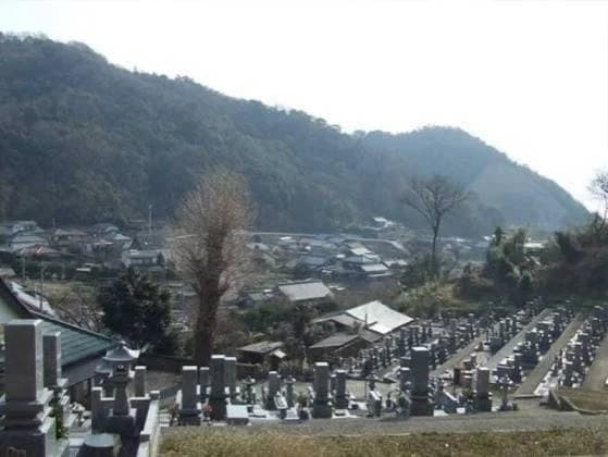 東方寺墓苑