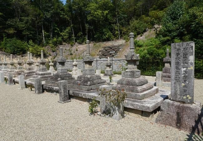 米山寺境内墓地