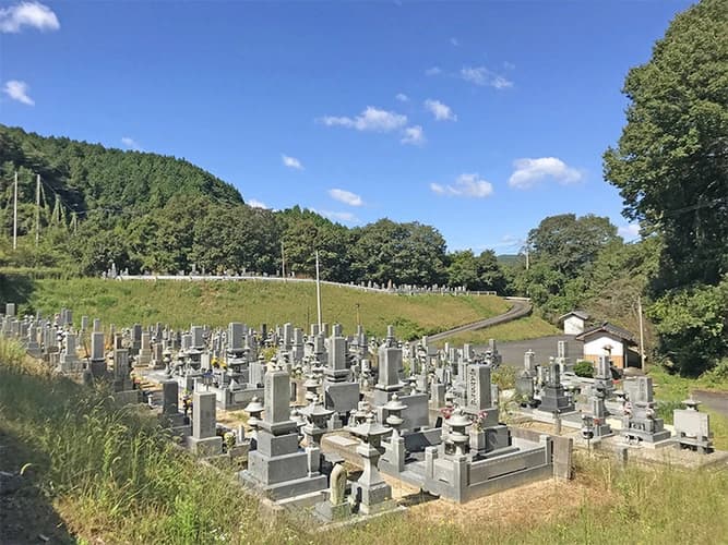 三次市粟屋墓地
