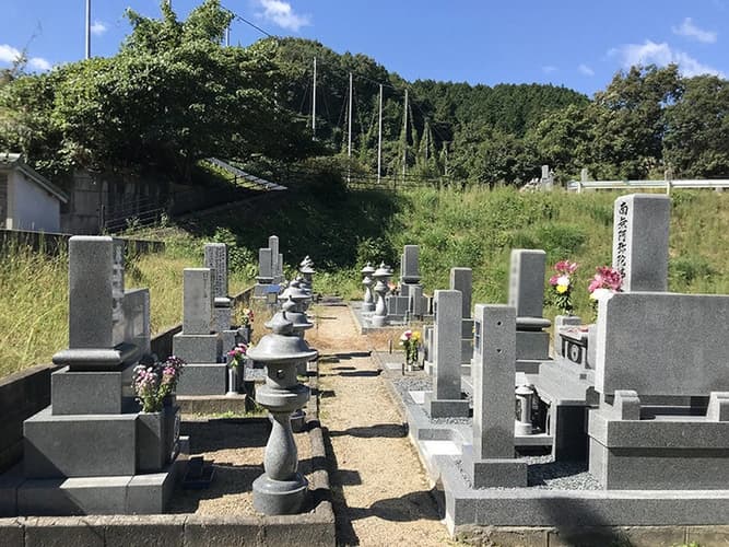 三次市粟屋墓地