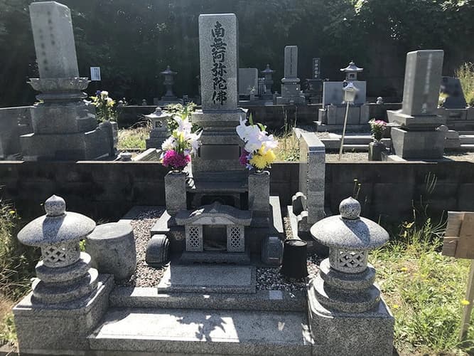 三次市粟屋墓地
