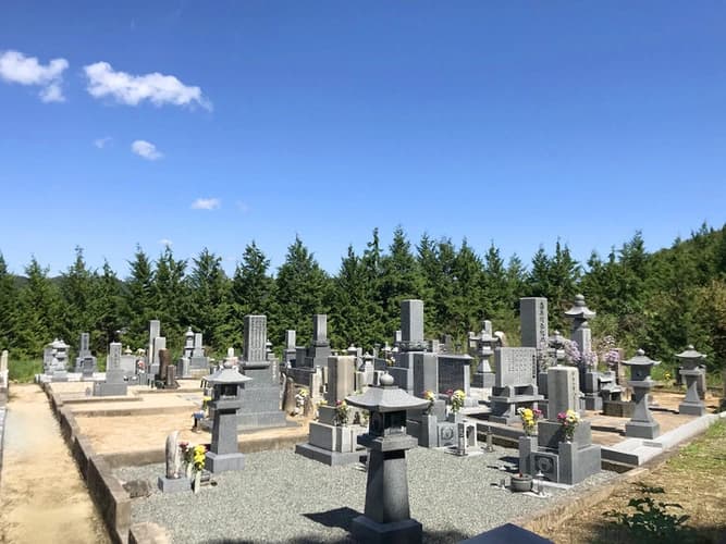 三次市十日市墓地