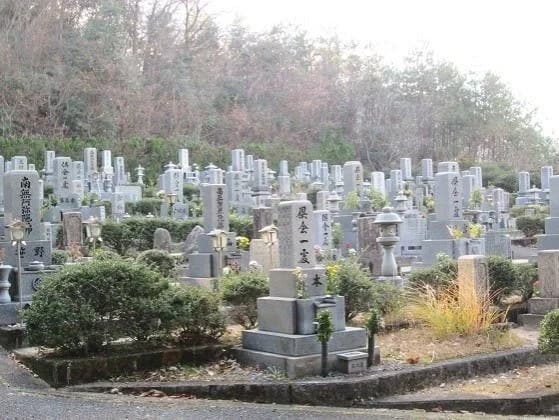稱言寺墓苑