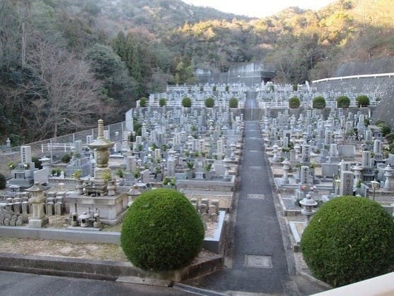 三軒屋墓苑