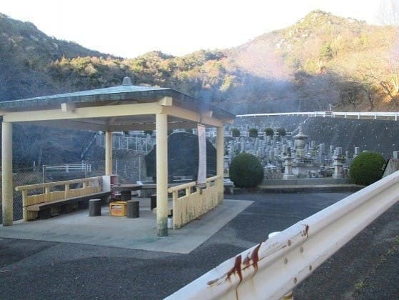 三軒屋墓苑