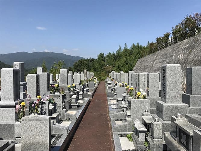 霊峯墓苑