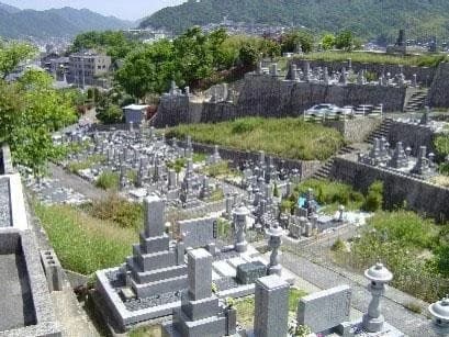 小越南墓苑