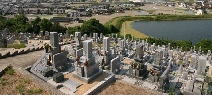 新田岡山墓地
