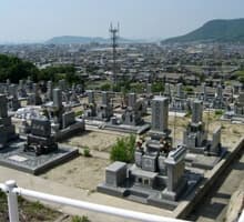新田岡山墓地