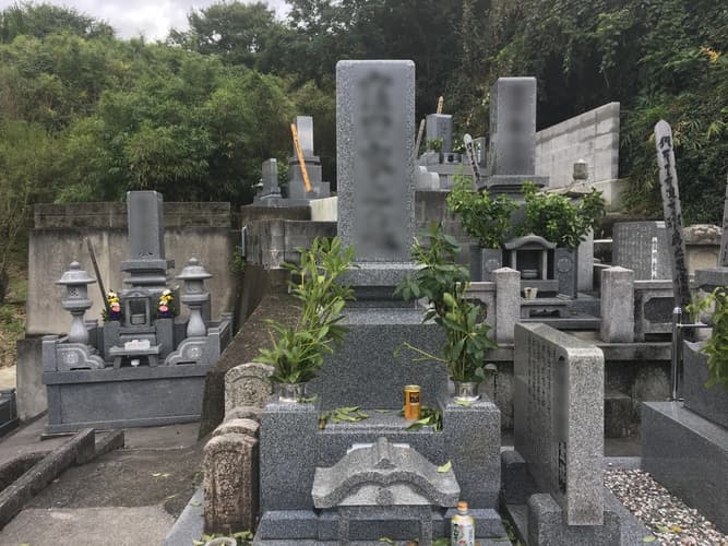 入佛寺墓苑