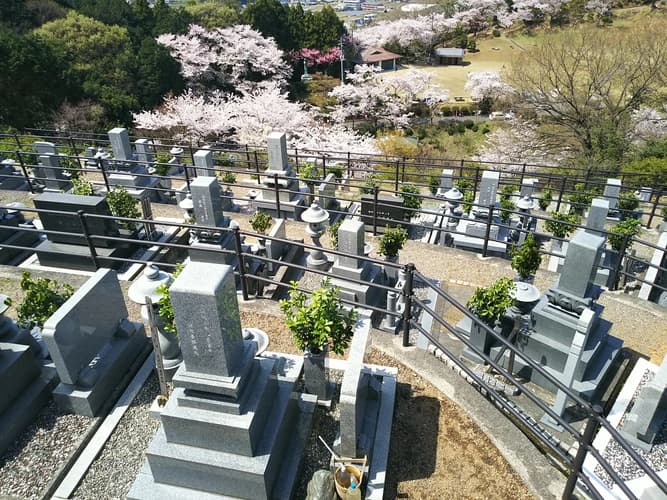 四国中央市営 桃山墓園