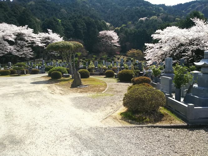 四国中央市営 桃山墓園