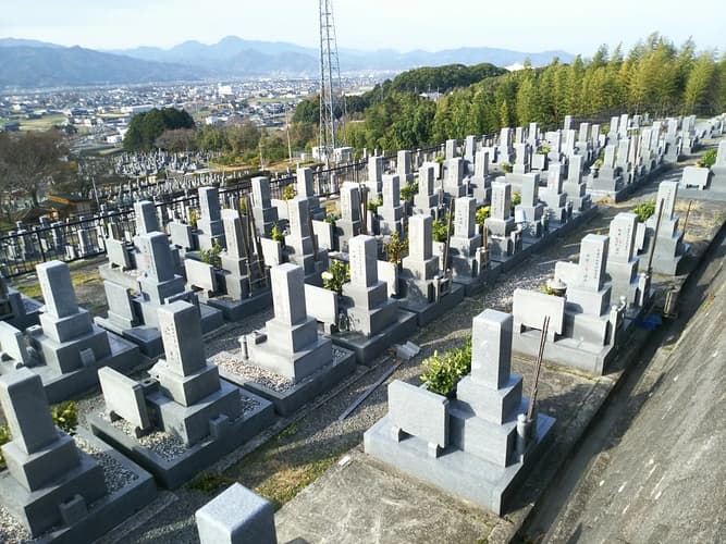東温市営 志津川墓園