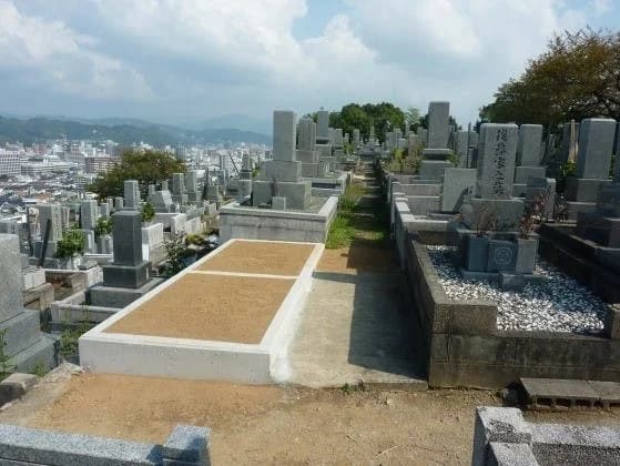 松山市営 宝塔寺境外墓地