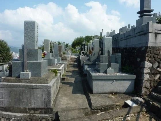 松山市営 宝塔寺境外墓地
