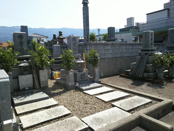 四国中央市営 岡屋敷墓地