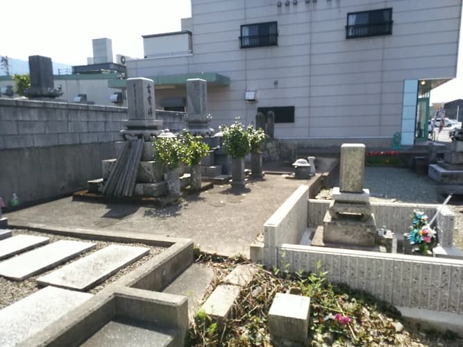 四国中央市営 岡屋敷墓地