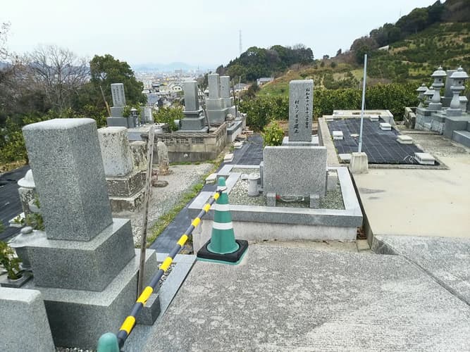 松山市営 谷墓地