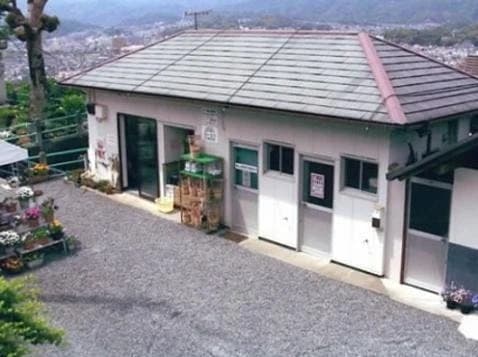 筆山霊園